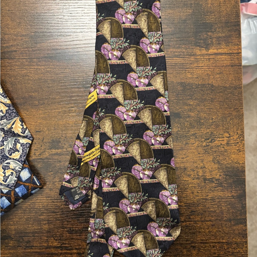 Elegant Black and Purple Patterned Necktie